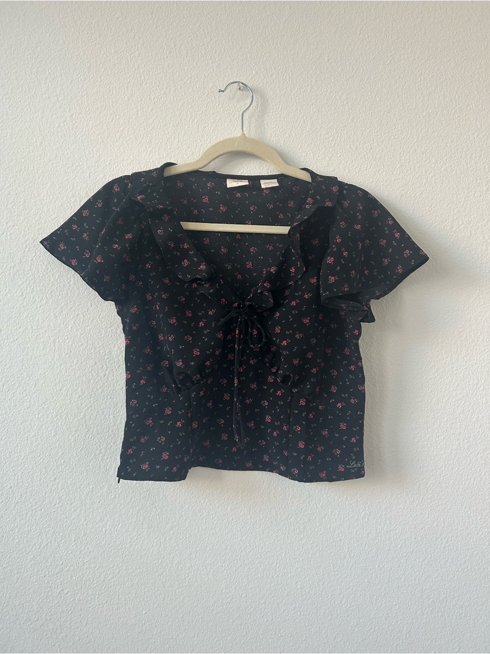 Levis Black Floral Tie-Front Ruffle Sleeve Top
